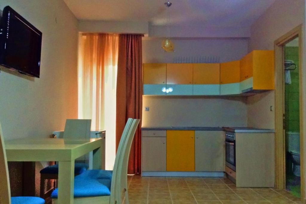 Maranton Beach Hotel Коинира Экстерьер фото