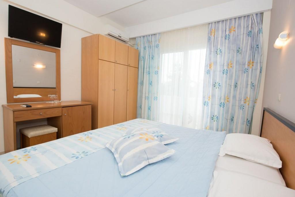 Maranton Beach Hotel Коинира Экстерьер фото