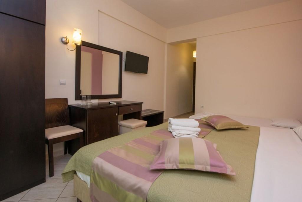 Maranton Beach Hotel Коинира Экстерьер фото