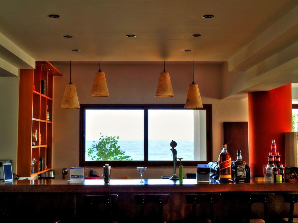 Maranton Beach Hotel Коинира Экстерьер фото