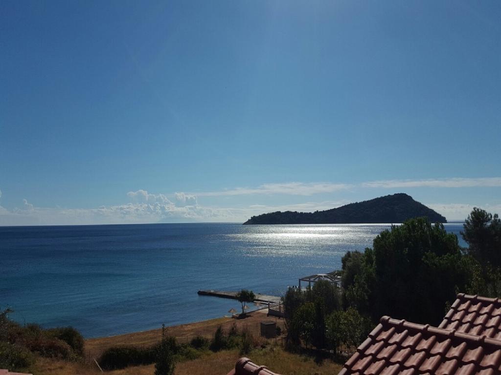 Maranton Beach Hotel Коинира Экстерьер фото