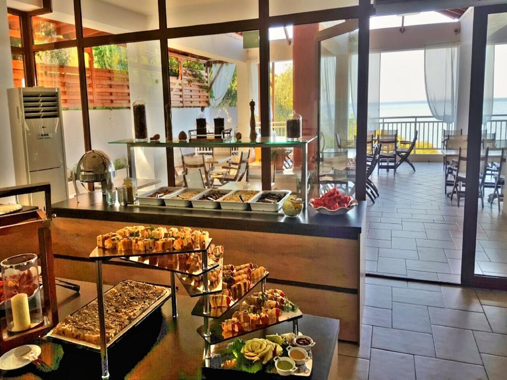 Maranton Beach Hotel Коинира Экстерьер фото