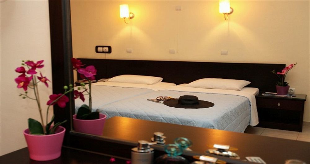 Maranton Beach Hotel Коинира Экстерьер фото