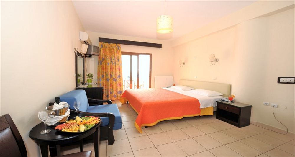 Maranton Beach Hotel Коинира Экстерьер фото