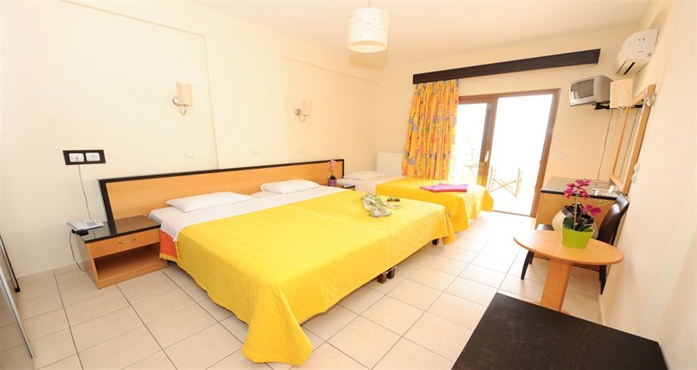Maranton Beach Hotel Коинира Экстерьер фото