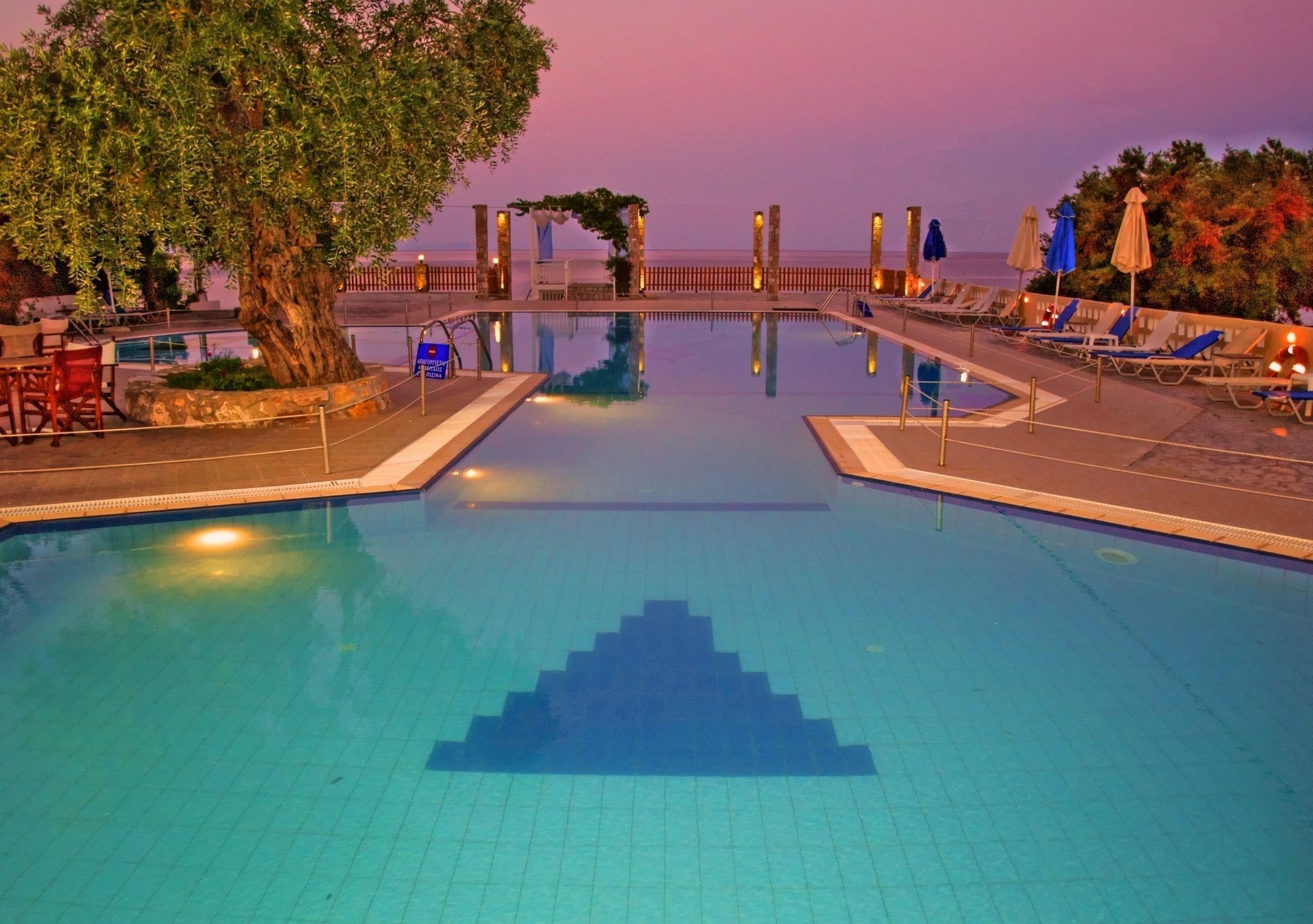 Maranton Beach Hotel Коинира Экстерьер фото