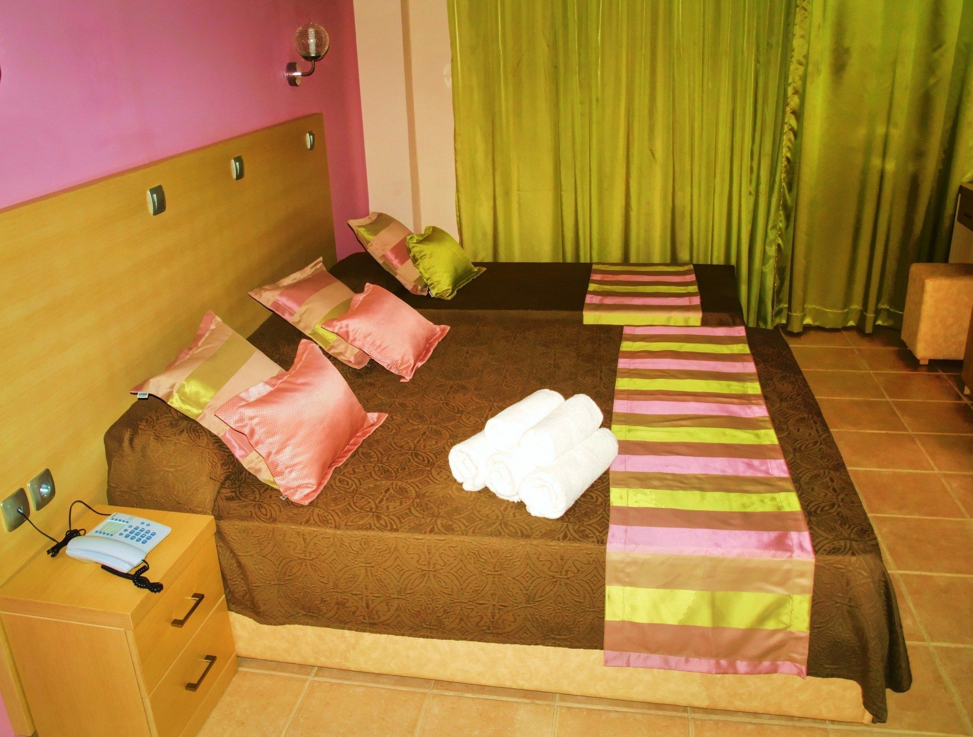 Maranton Beach Hotel Коинира Экстерьер фото